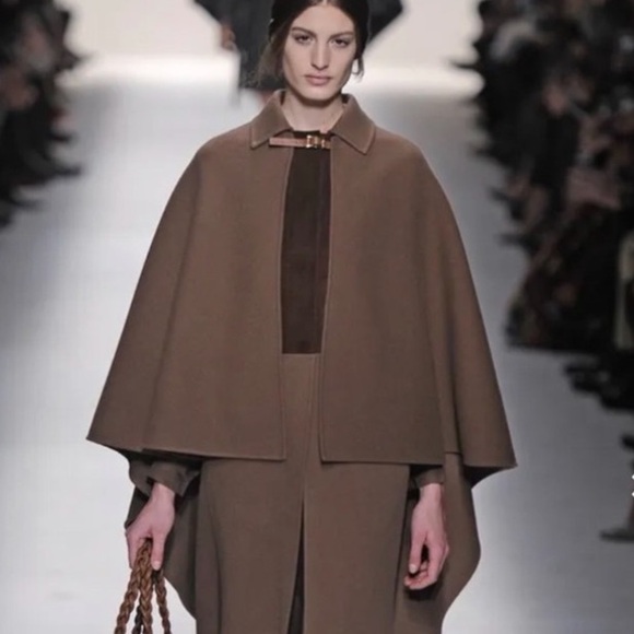 Stunning Valentino Wool and Suede Runway Cape - 6 - Picture 3 of 10